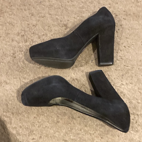 Black high heels - Picture 3 of 5